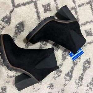 White Mountain Black Heeled Lug Boots